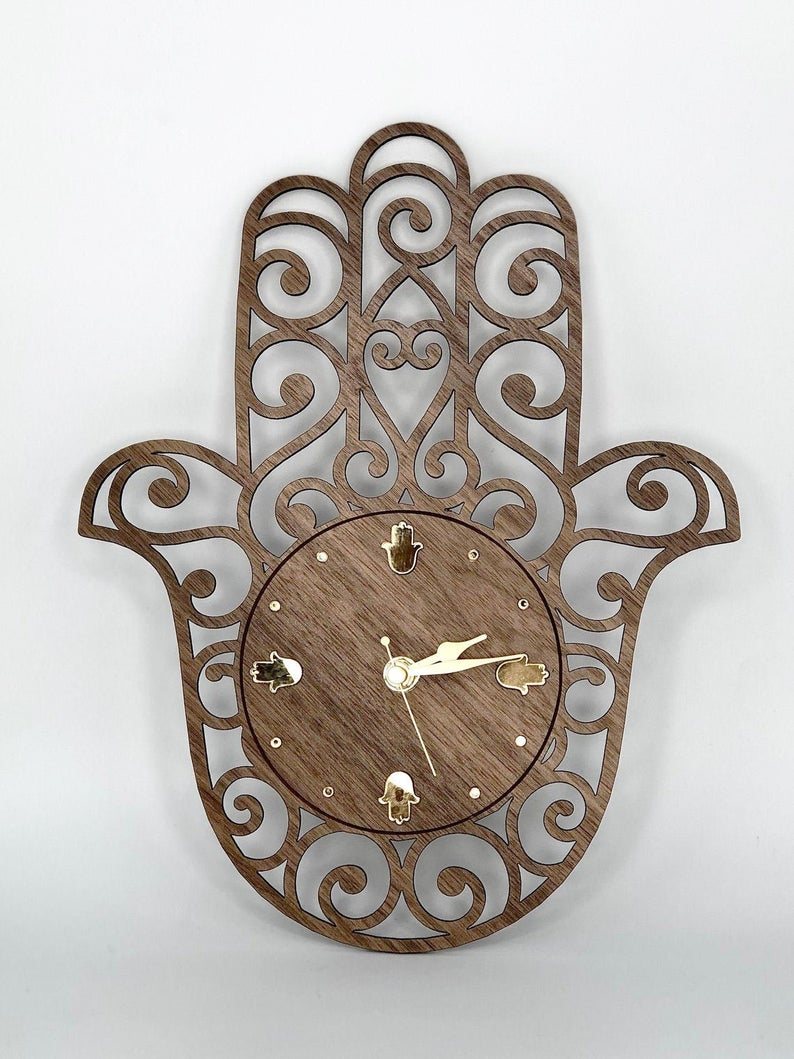Hamsa clock cake
